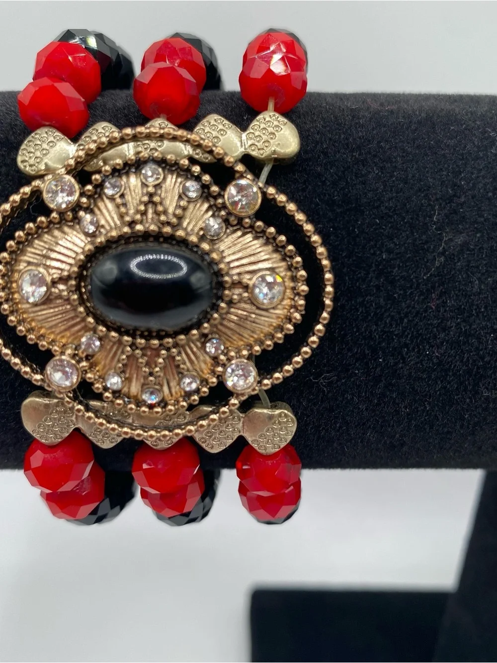 Elegant Red and Black Beaded Statement Bracelet - Gold Accent